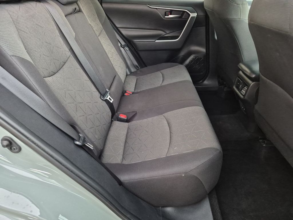 Thumbnail: 2021 Toyota RAV4 - 28