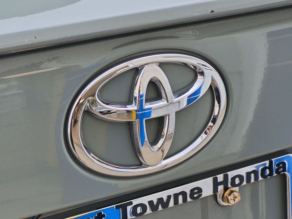Thumbnail: 2021 Toyota RAV4 - 7