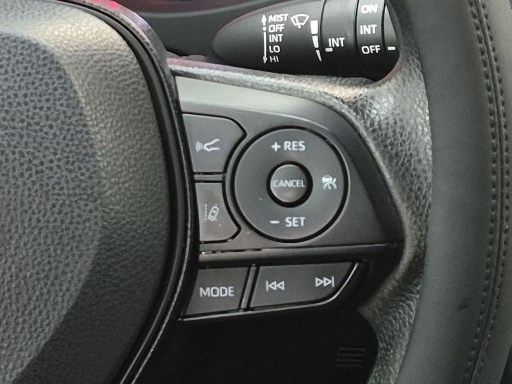 Thumbnail: 2021 Toyota RAV4 - 30