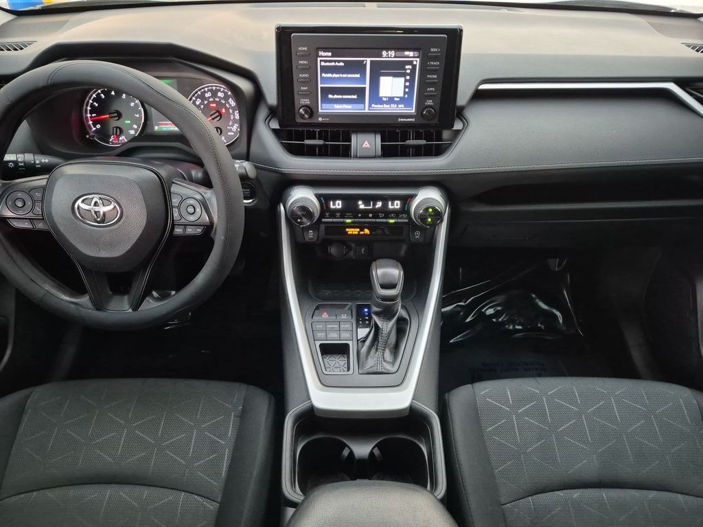 Thumbnail: 2021 Toyota RAV4 - 9
