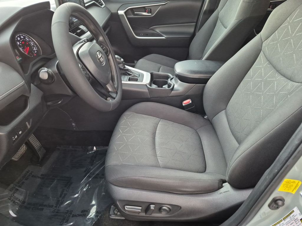 Thumbnail: 2021 Toyota RAV4 - 10