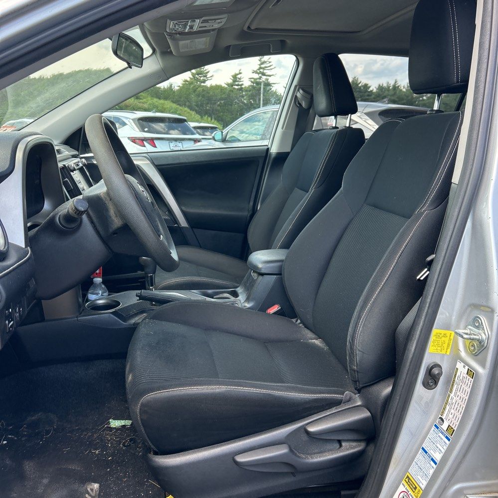Thumbnail: 2015 Toyota RAV4 - 3