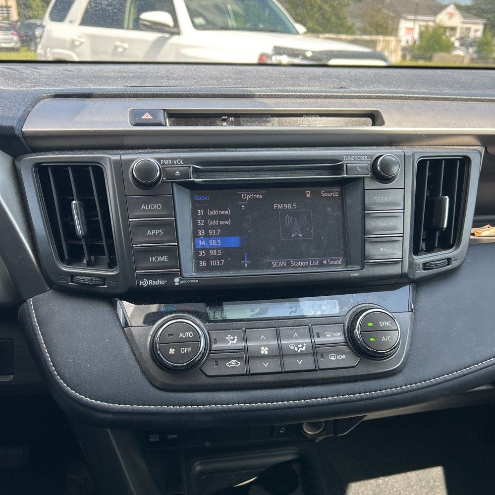 Thumbnail: 2015 Toyota RAV4 - 4