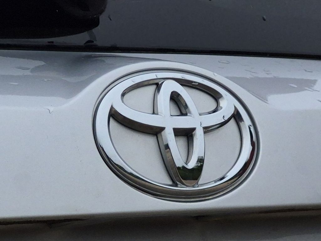 Thumbnail: 2015 Toyota RAV4 - 7