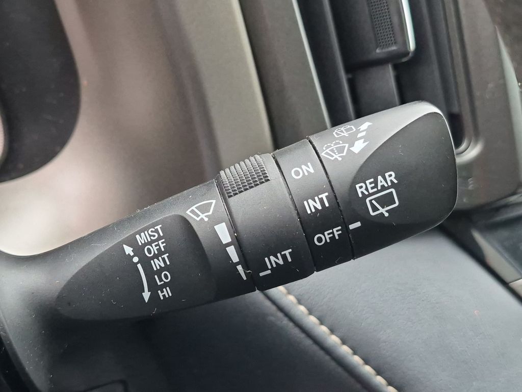 Thumbnail: 2015 Toyota RAV4 - 31