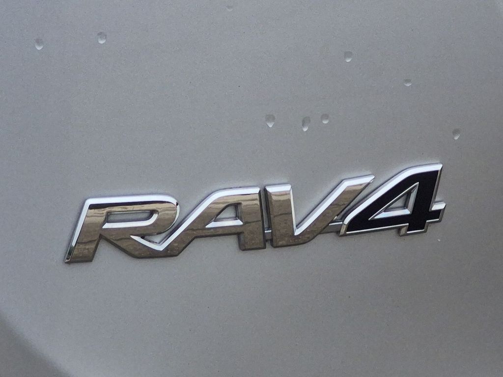 Thumbnail: 2015 Toyota RAV4 - 23
