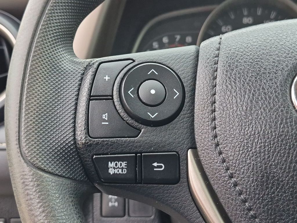 Thumbnail: 2015 Toyota RAV4 - 29
