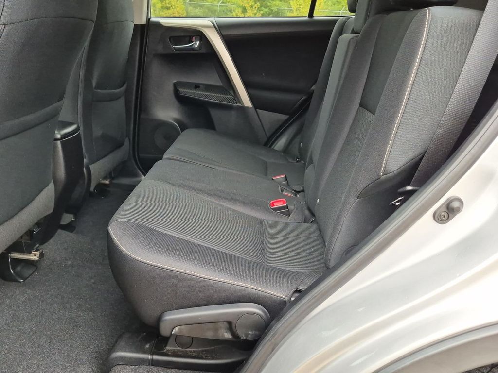 Thumbnail: 2015 Toyota RAV4 - 26