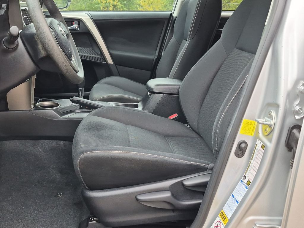 Thumbnail: 2015 Toyota RAV4 - 10