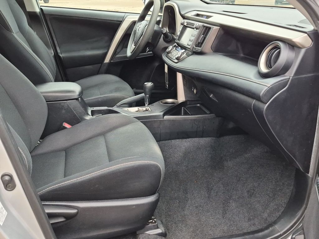 Thumbnail: 2015 Toyota RAV4 - 11
