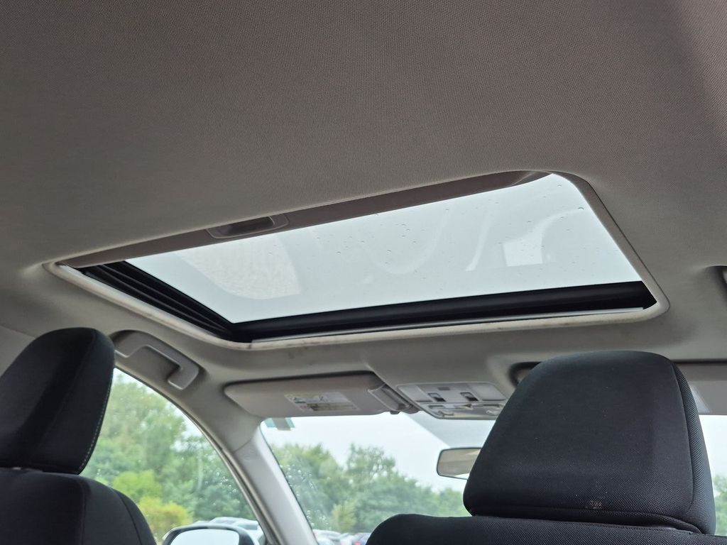 Thumbnail: 2015 Toyota RAV4 - 28