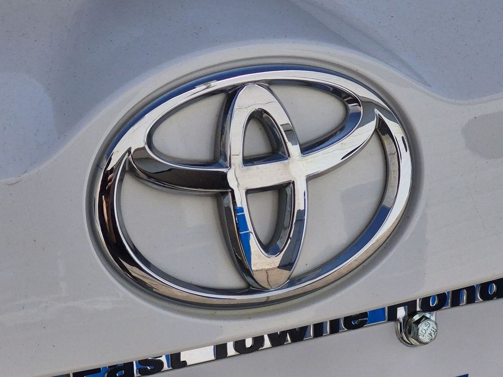 Thumbnail: 2014 Toyota RAV4 - 7