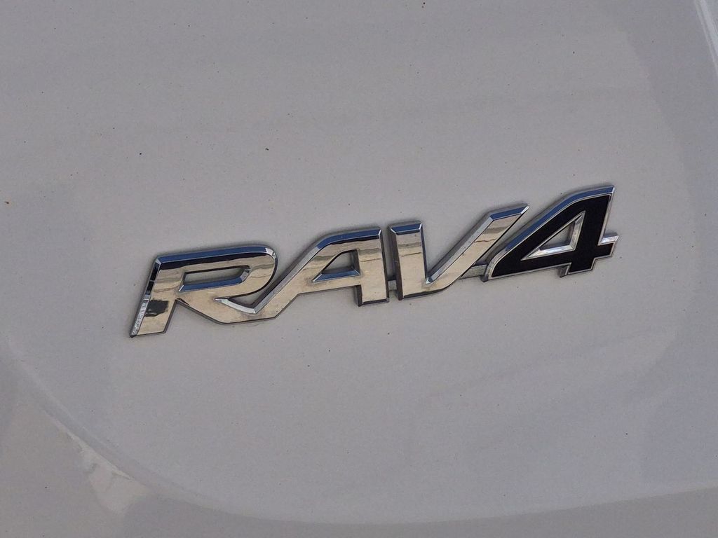 Thumbnail: 2014 Toyota RAV4 - 25