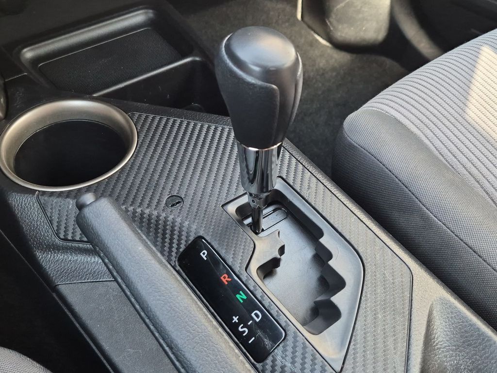 Thumbnail: 2014 Toyota RAV4 - 15