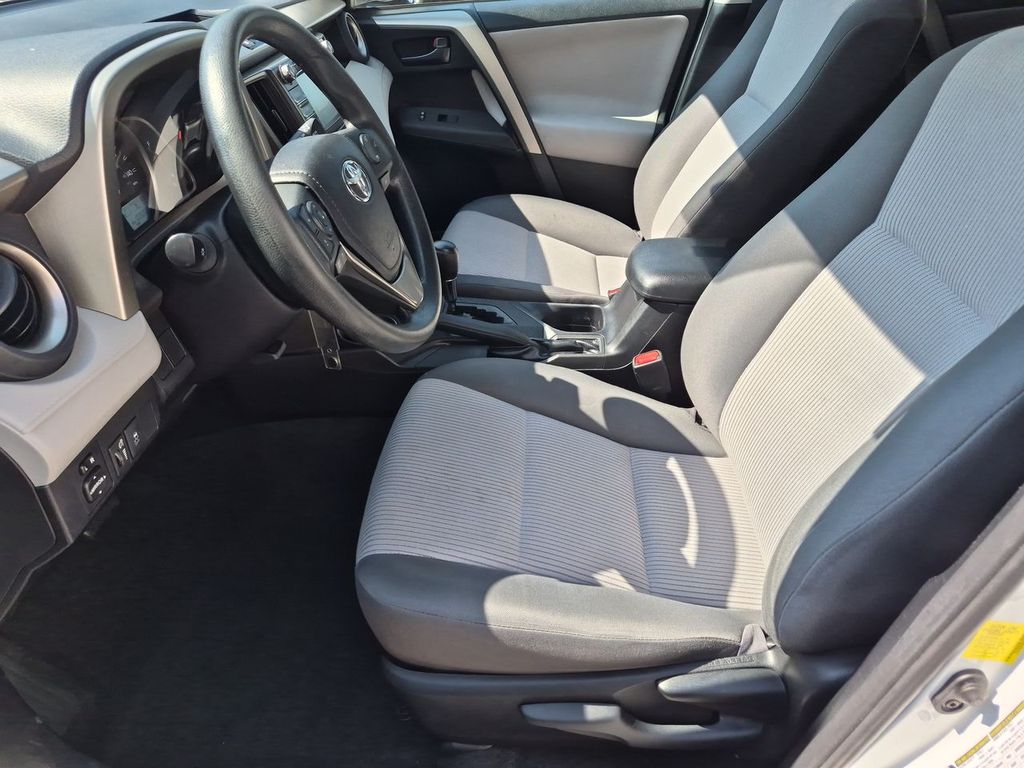 Thumbnail: 2014 Toyota RAV4 - 10