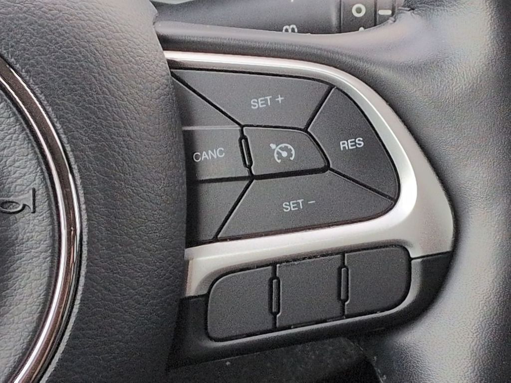 Thumbnail: 2020 Jeep Compass - 33