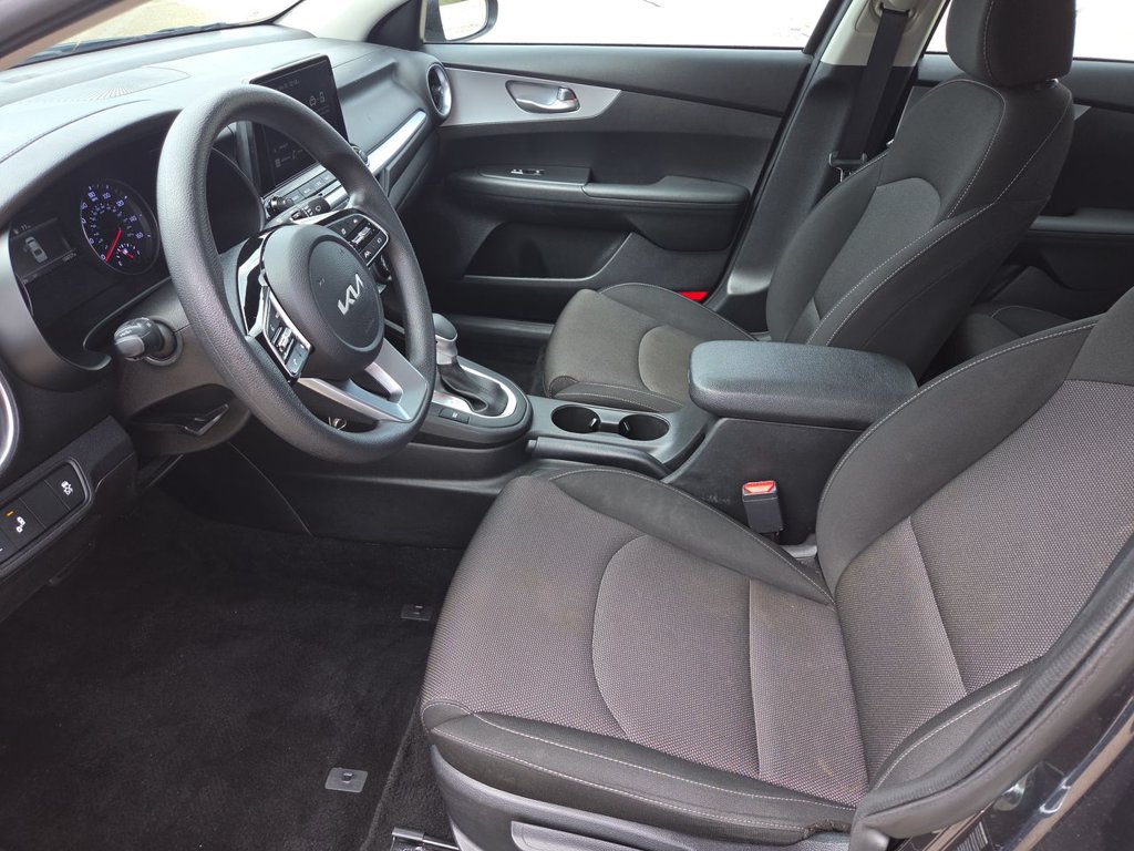 Thumbnail: 2023 Kia Forte - 8