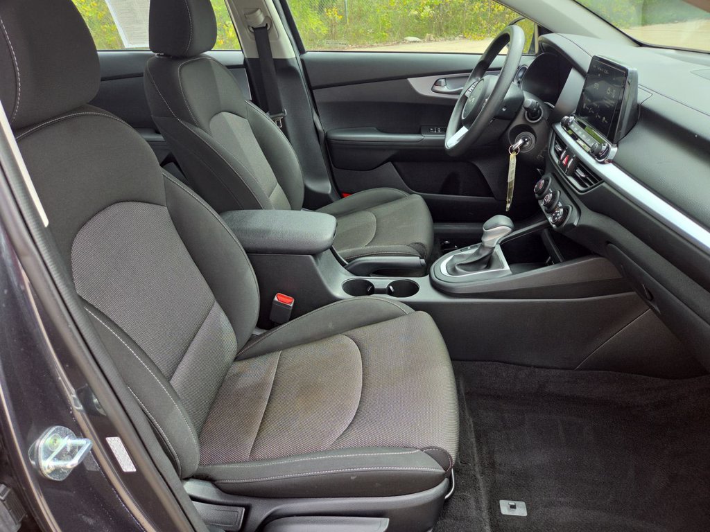 Thumbnail: 2023 Kia Forte - 9