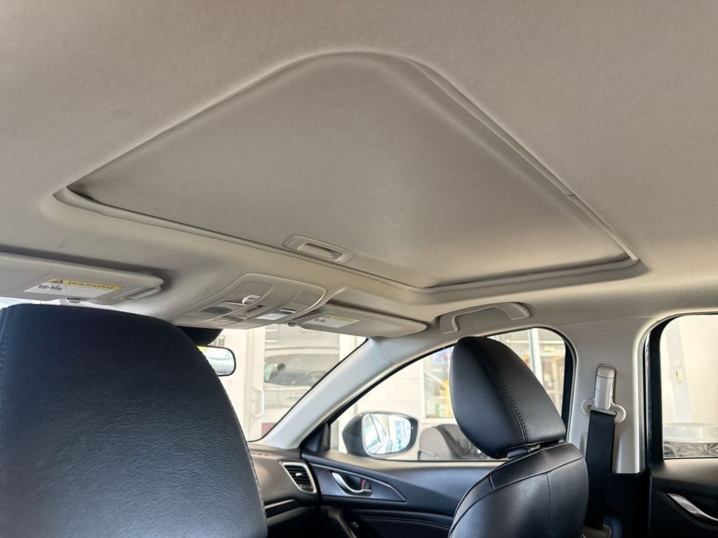 Thumbnail: 2018 Mazda Mazda3 - 28