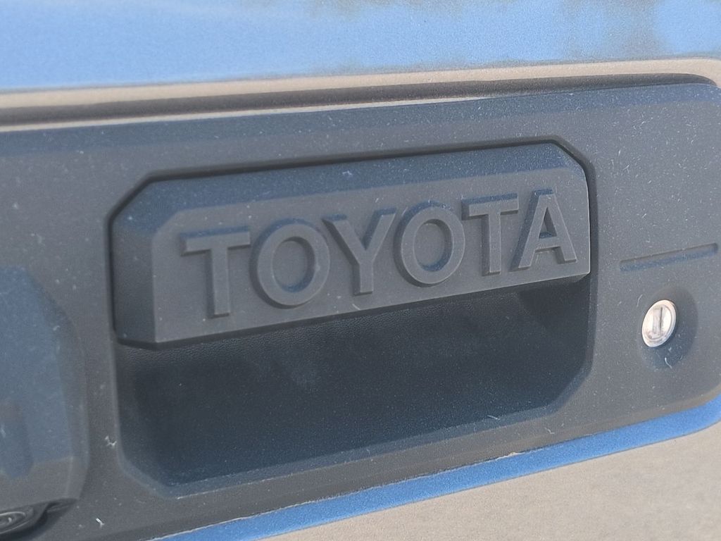 Thumbnail: 2020 Toyota Tacoma - 7