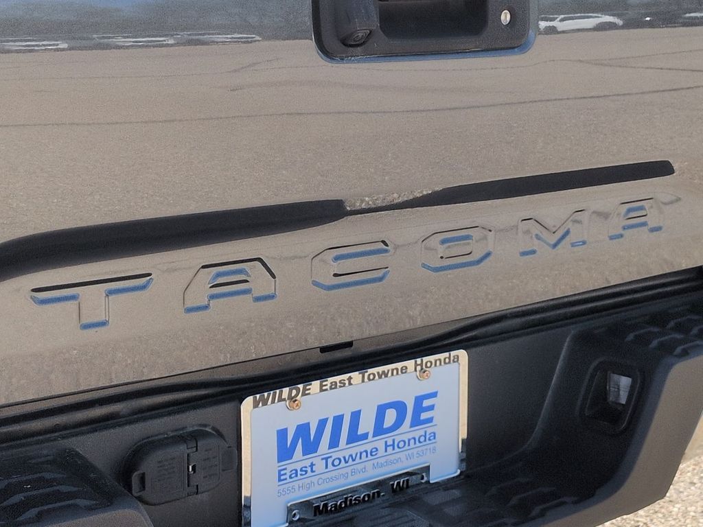 Thumbnail: 2020 Toyota Tacoma - 25