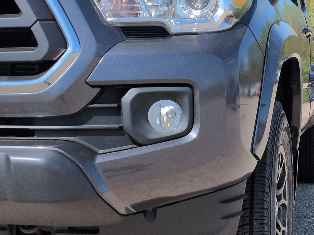 Thumbnail: 2020 Toyota Tacoma - 24