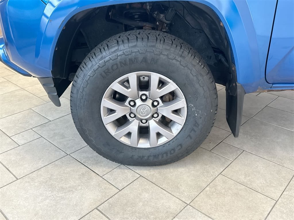 Thumbnail: 2016 Toyota Tacoma - 4