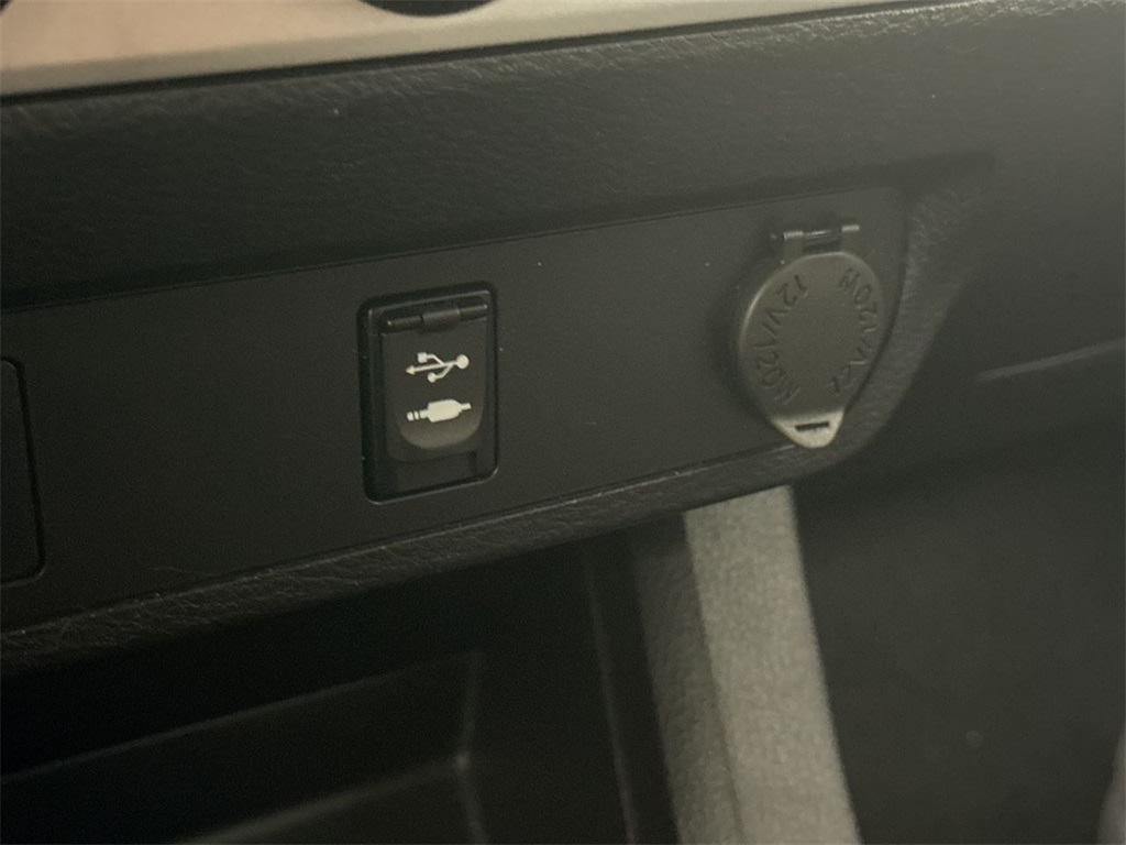 Thumbnail: 2016 Toyota Tacoma - 9