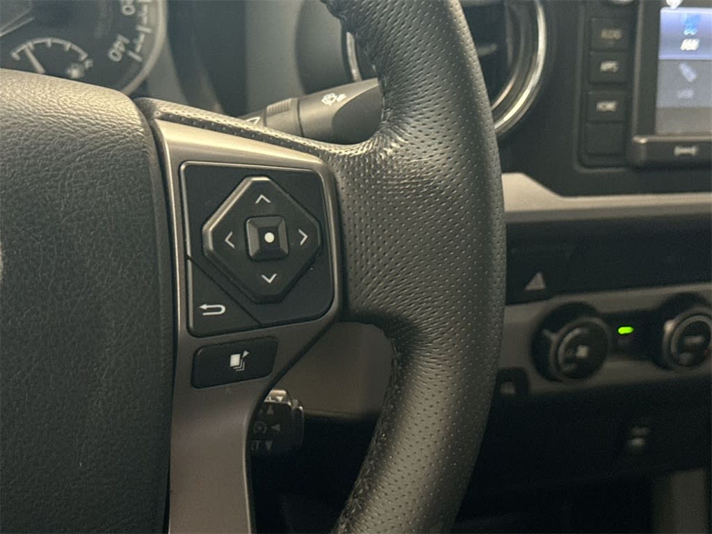 Thumbnail: 2016 Toyota Tacoma - 8