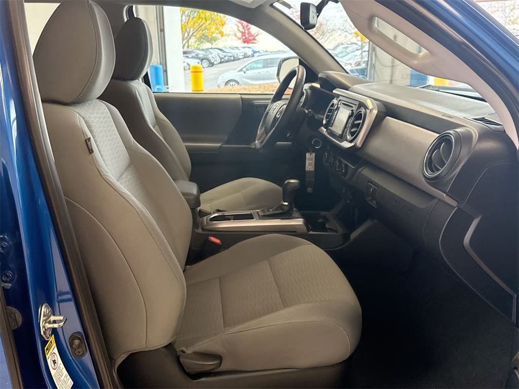 Thumbnail: 2016 Toyota Tacoma - 5