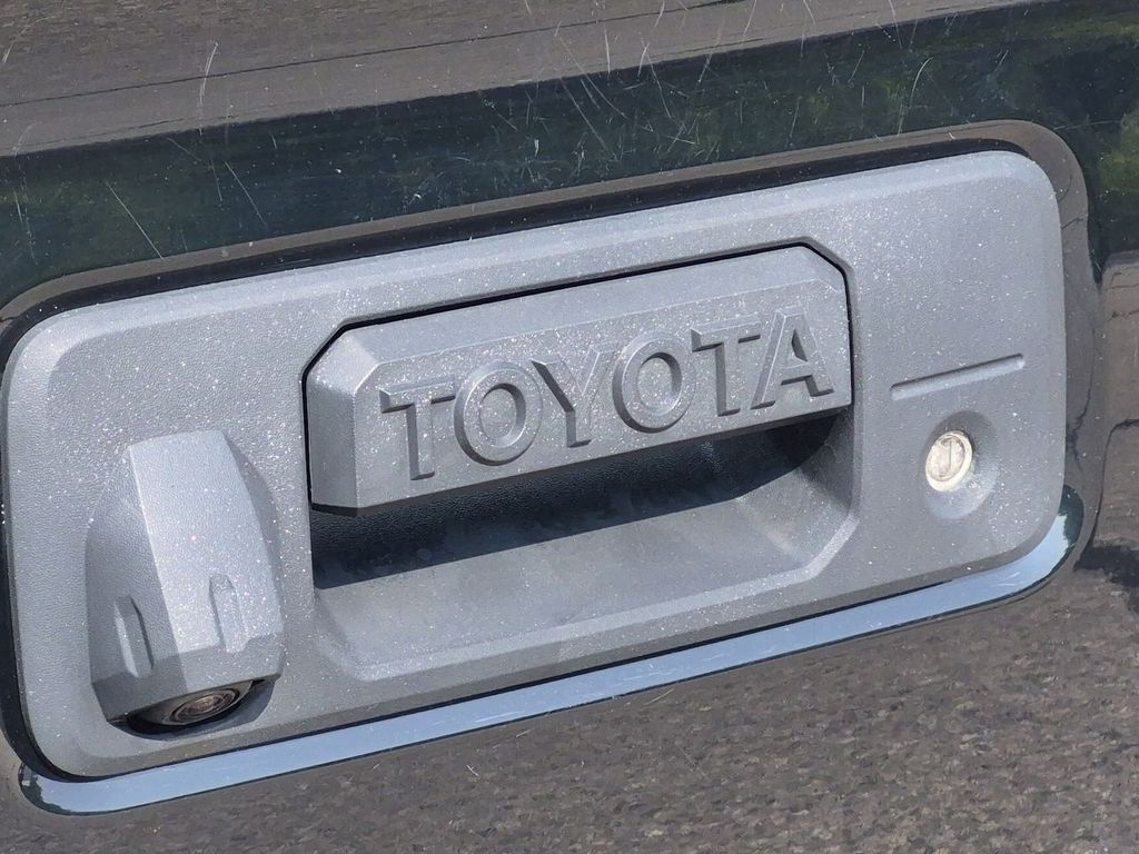 Thumbnail: 2022 Toyota Tacoma - 18