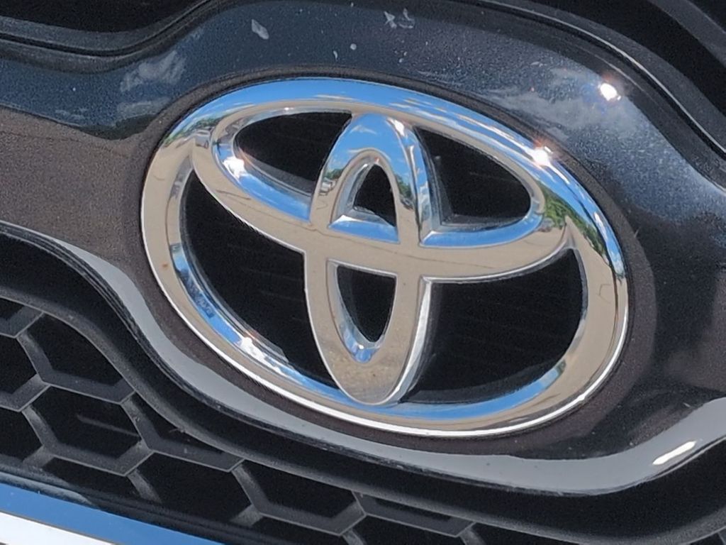 Thumbnail: 2011 Toyota Tacoma - 6