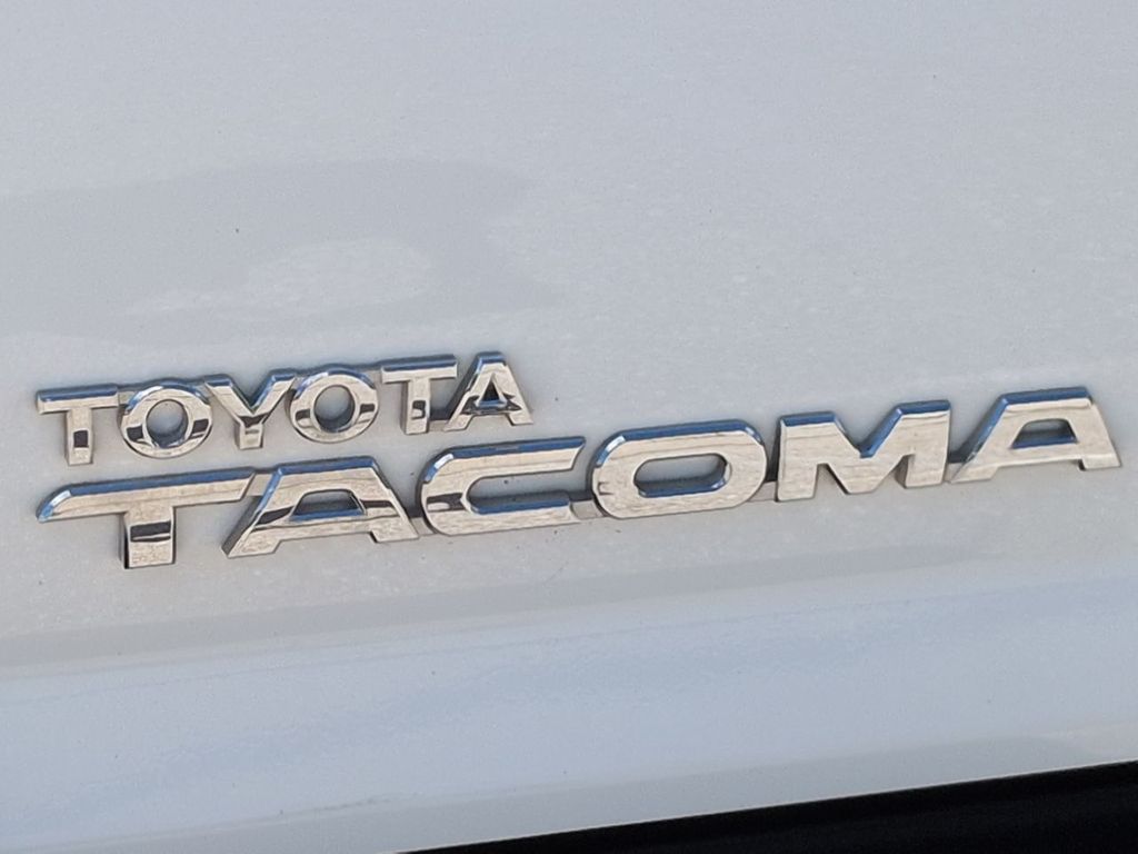 Thumbnail: 2011 Toyota Tacoma - 26