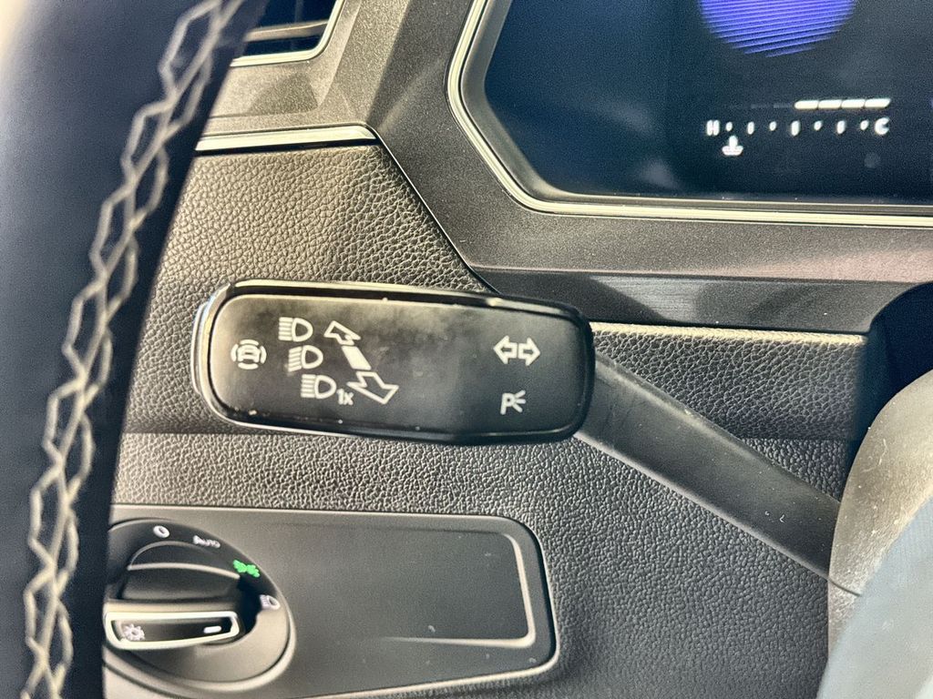 Thumbnail: 2022 Volkswagen Tiguan - 32