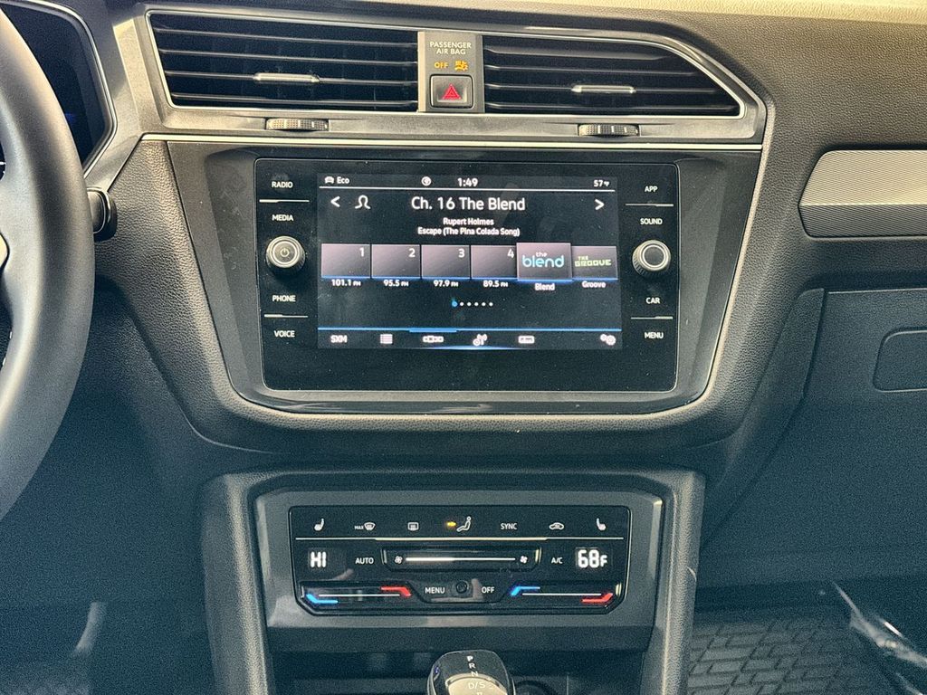 Thumbnail: 2022 Volkswagen Tiguan - 14