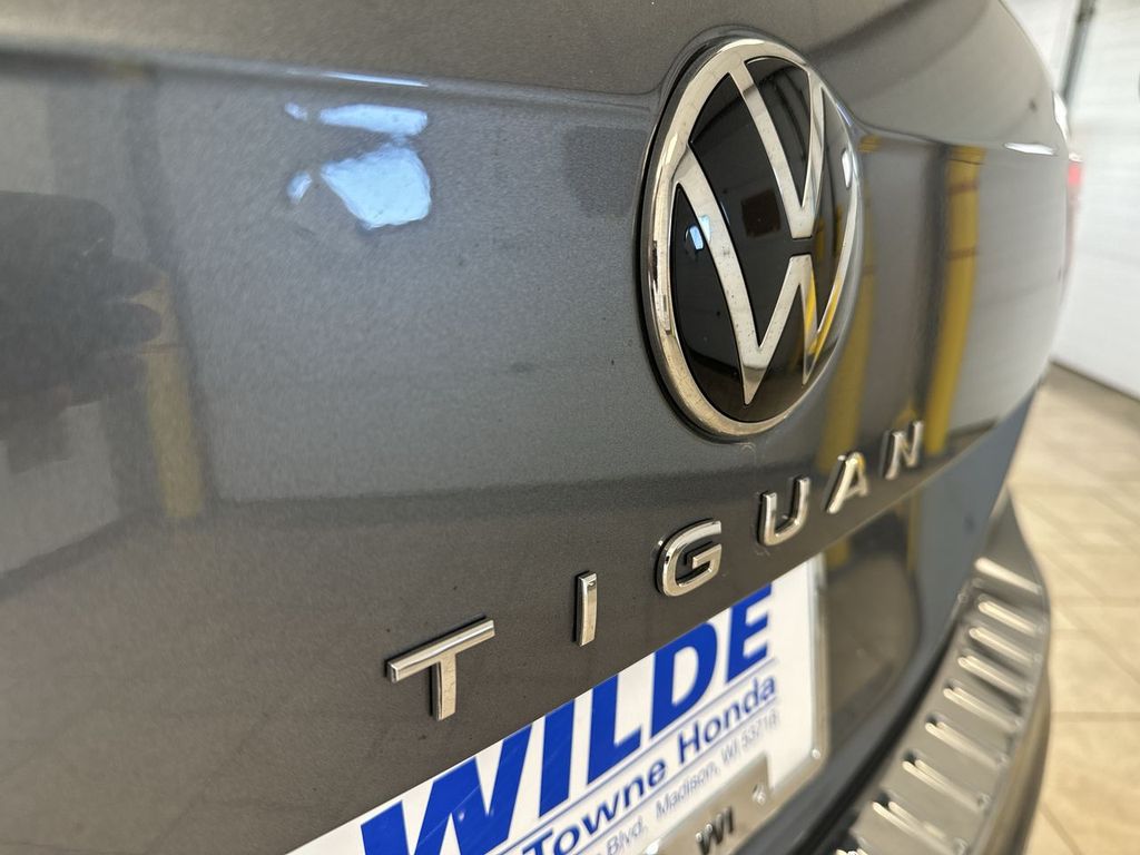 Thumbnail: 2022 Volkswagen Tiguan - 24