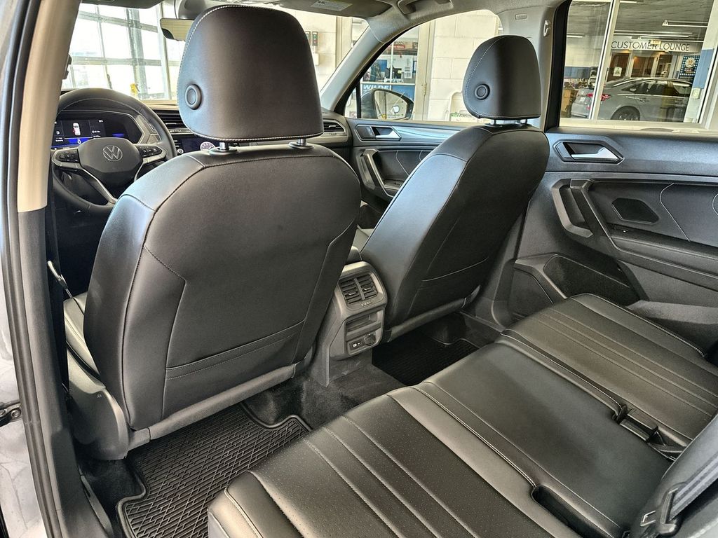 Thumbnail: 2022 Volkswagen Tiguan - 13