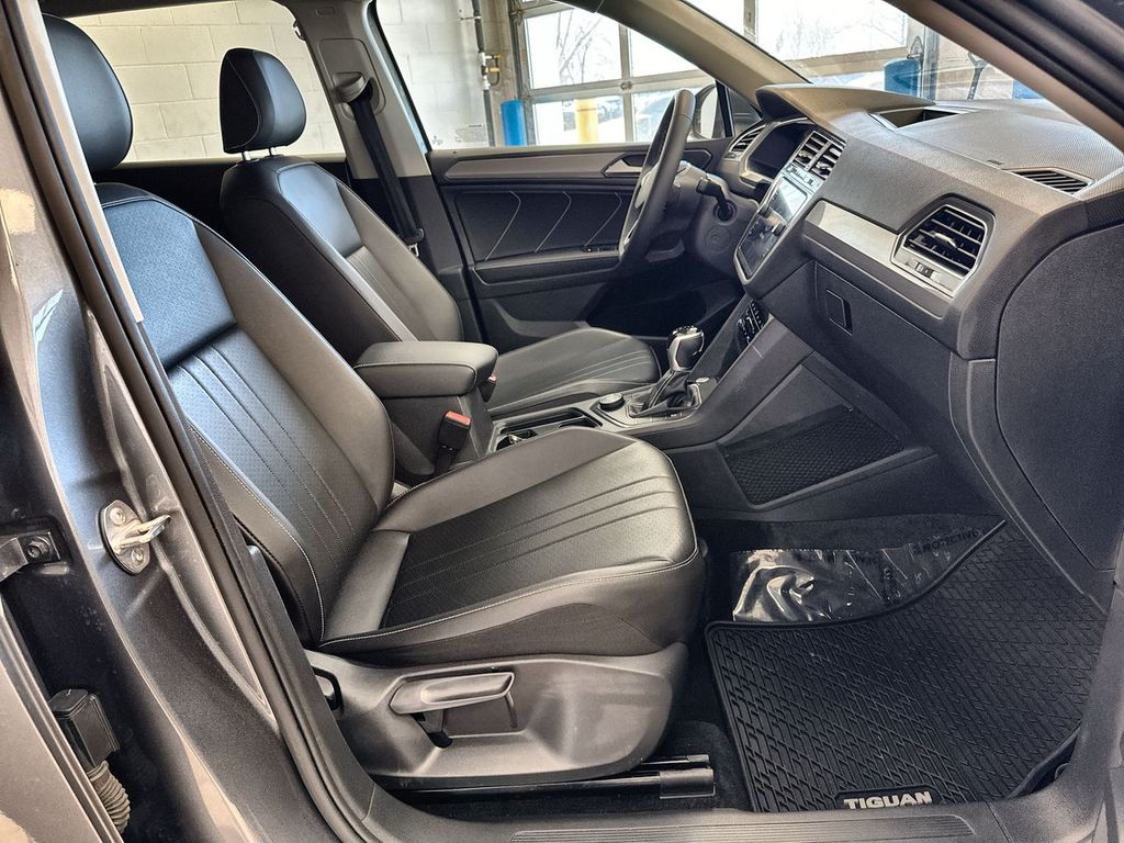 Thumbnail: 2022 Volkswagen Tiguan - 28