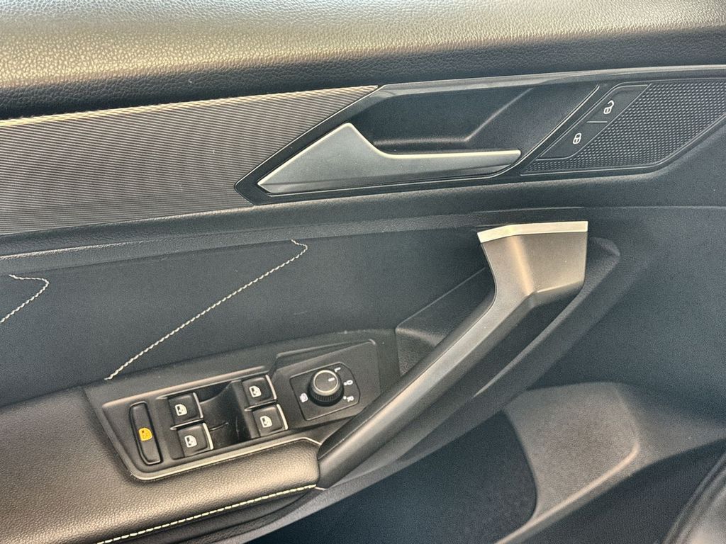 Thumbnail: 2022 Volkswagen Tiguan - 26