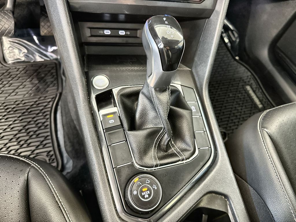 Thumbnail: 2022 Volkswagen Tiguan - 15