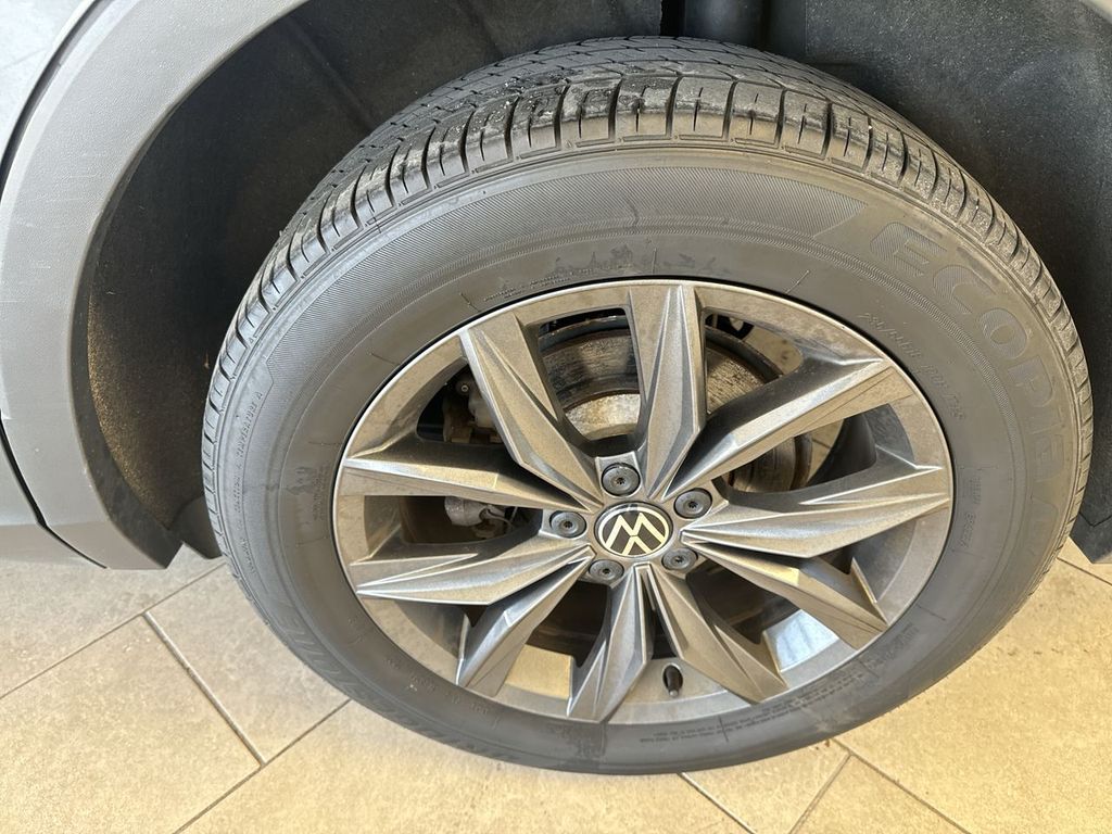 Thumbnail: 2022 Volkswagen Tiguan - 8