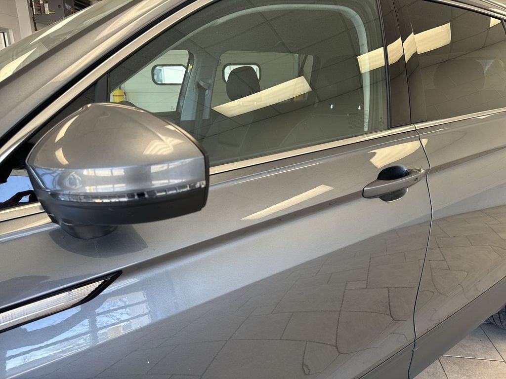 Thumbnail: 2022 Volkswagen Tiguan - 12