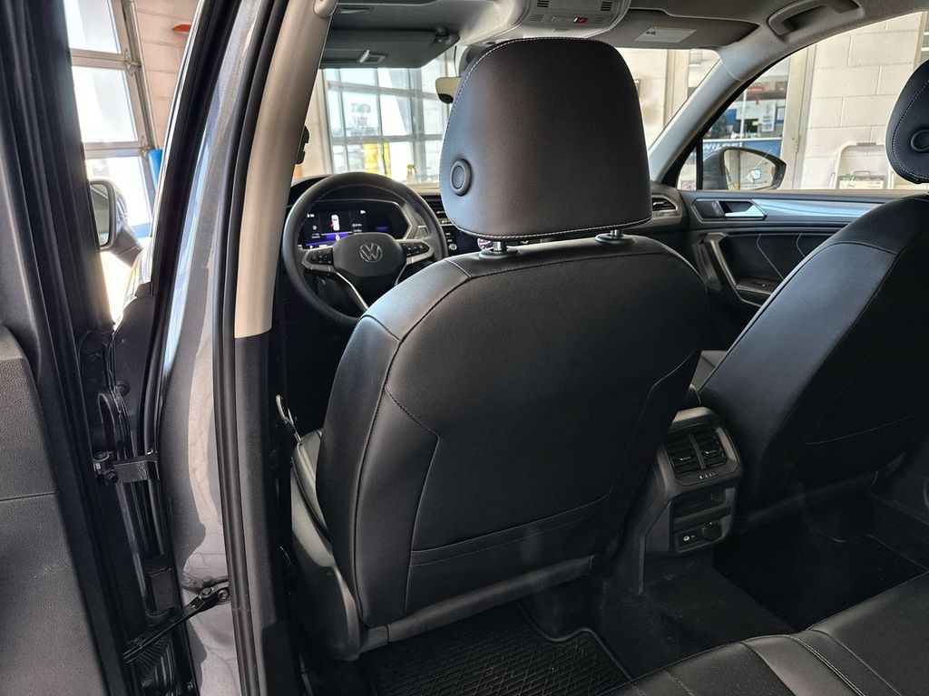 Thumbnail: 2022 Volkswagen Tiguan - 27