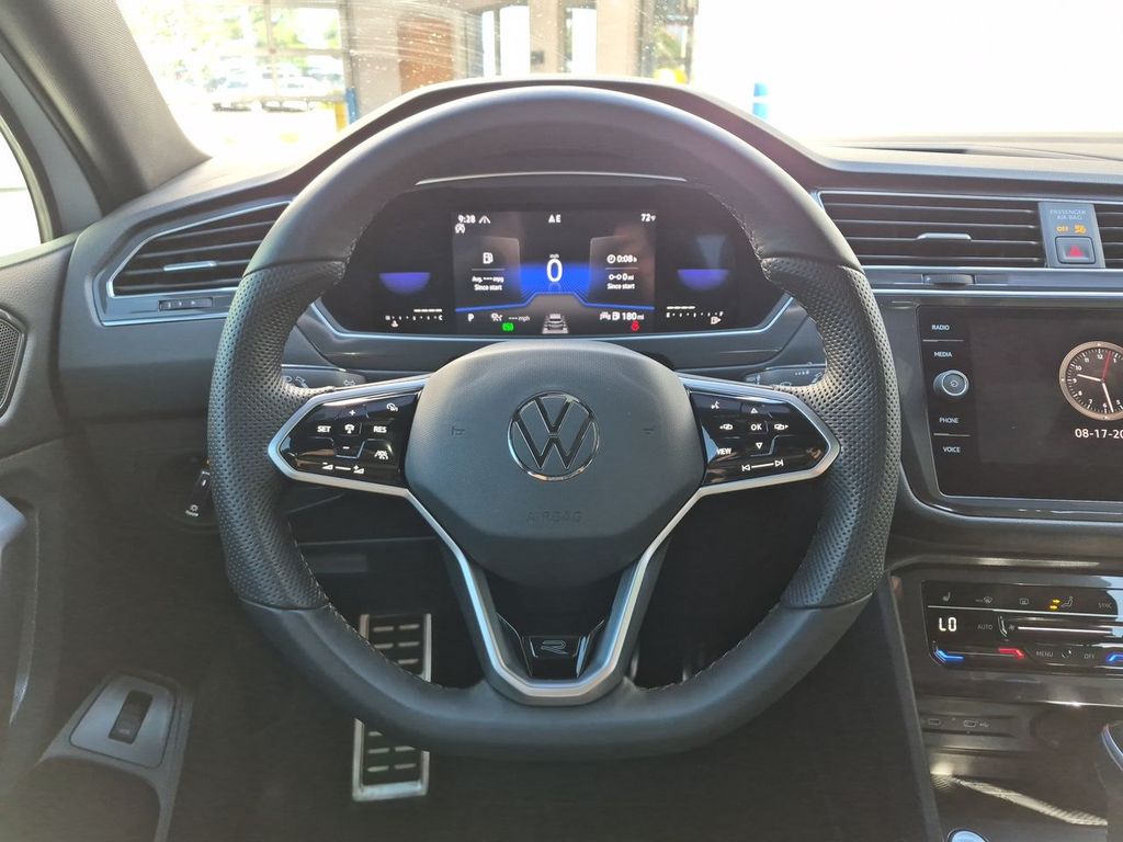 Thumbnail: 2022 Volkswagen Tiguan - 13