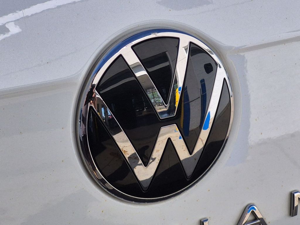 Thumbnail: 2022 Volkswagen Tiguan - 7