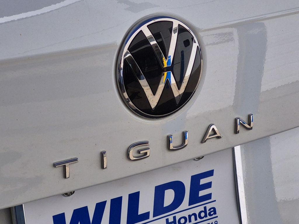 Thumbnail: 2022 Volkswagen Tiguan - 24