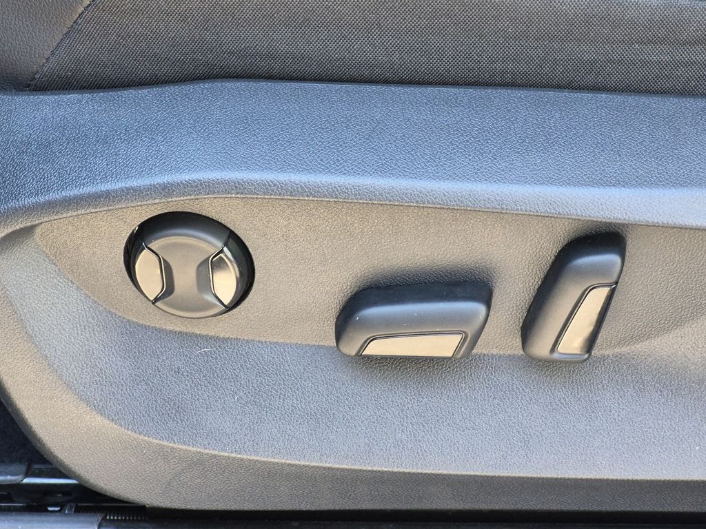 Thumbnail: 2022 Volkswagen Tiguan - 25