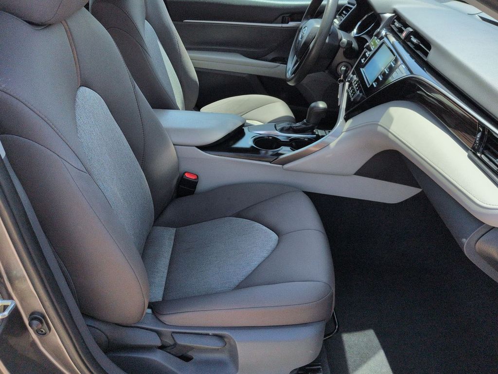 Thumbnail: 2019 Toyota Camry - 11