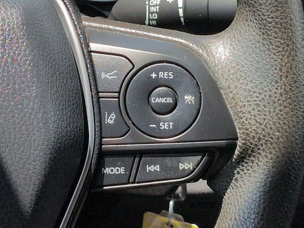 Thumbnail: 2019 Toyota Camry - 30