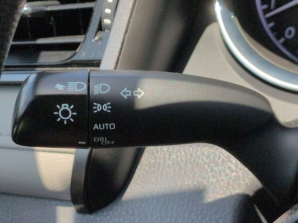 Thumbnail: 2019 Toyota Camry - 31
